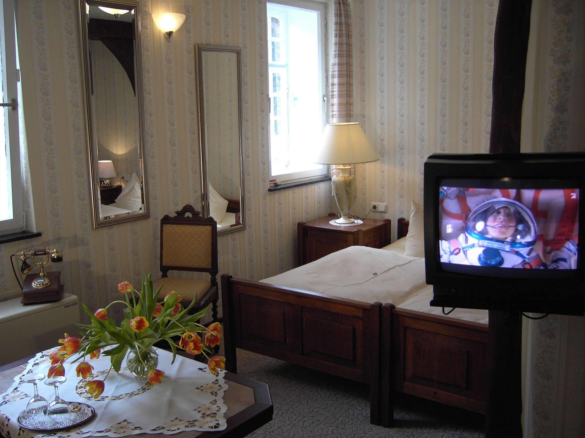 Hotel Graf Rolshausen Моншау Екстериор снимка