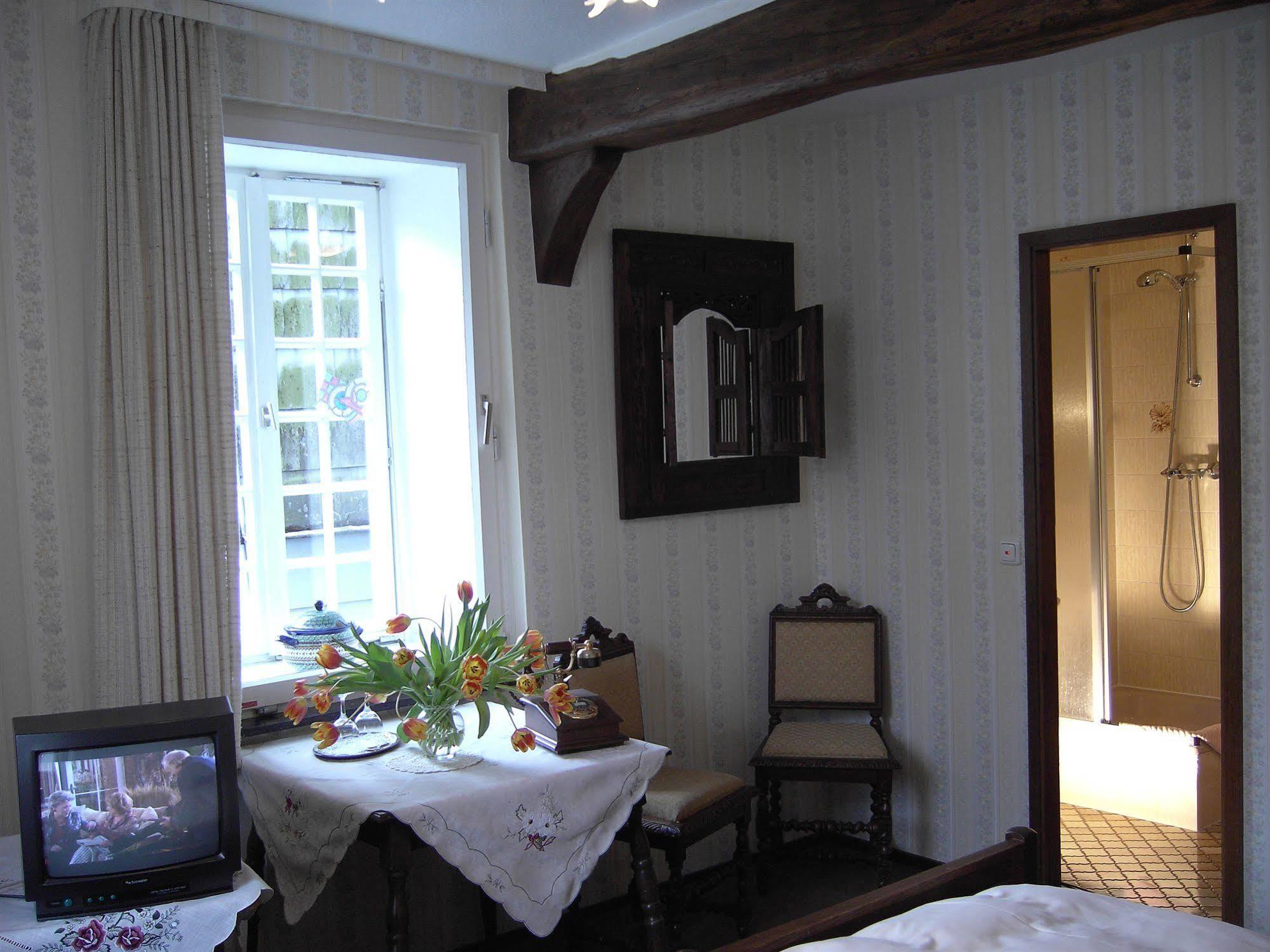 Hotel Graf Rolshausen Моншау Екстериор снимка