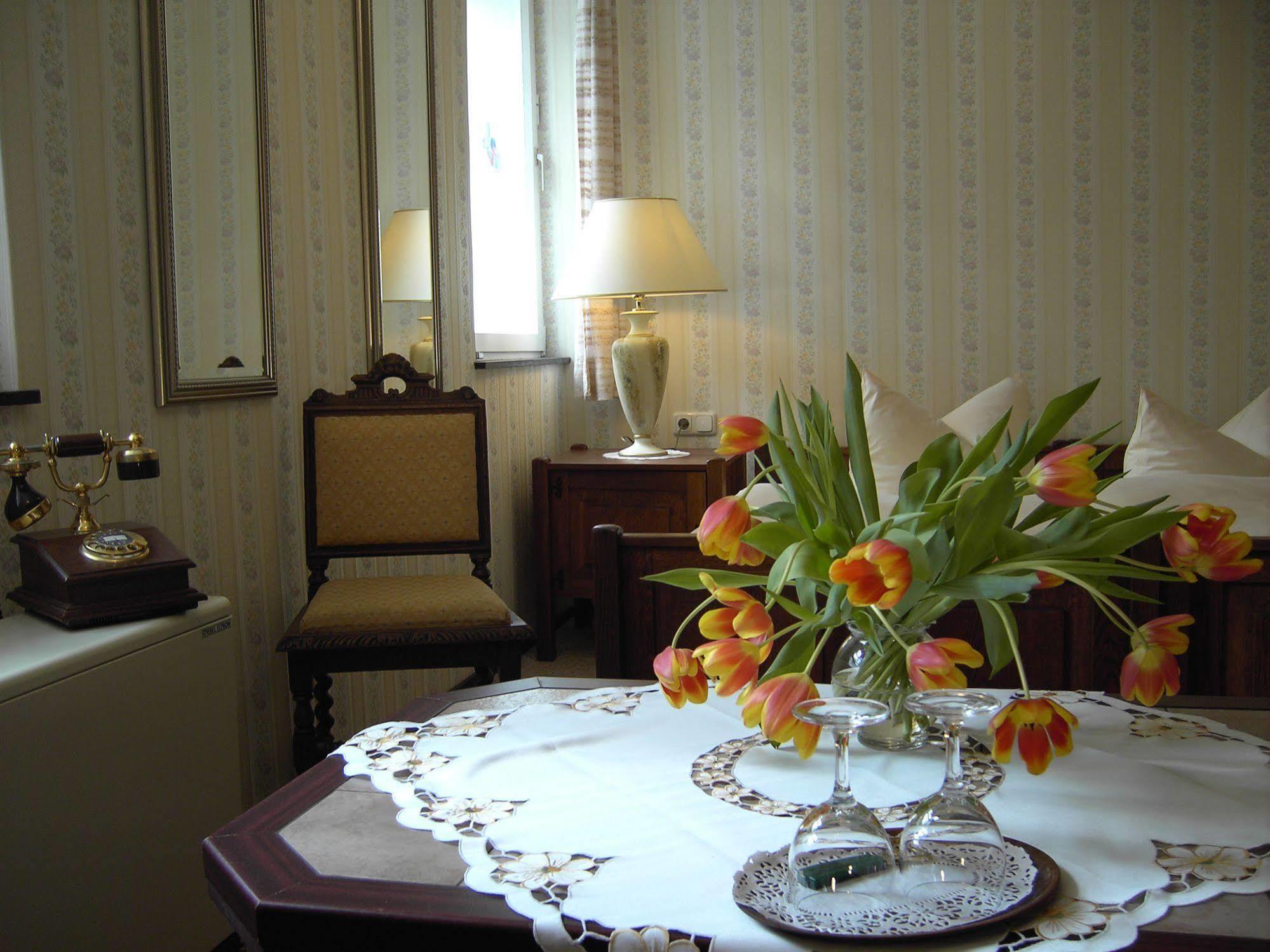 Hotel Graf Rolshausen Моншау Екстериор снимка