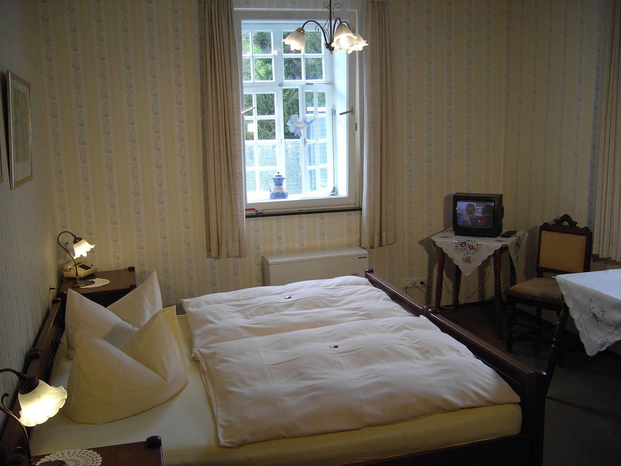 Hotel Graf Rolshausen Моншау Екстериор снимка
